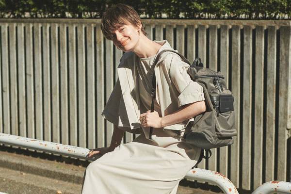 エミ×スノーピークのコラボウェア、機能性ばっちりのワンピース&ブルゾンセット