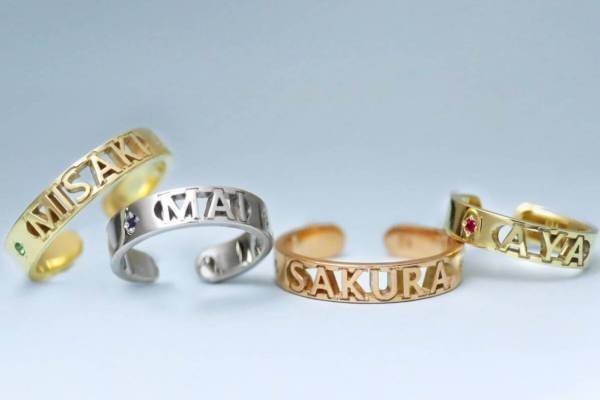 4℃“パーソナルオーダー”イヤーカフ、誕生石＆イニシャルを選んで自分だけの“お守り”ジュエリー