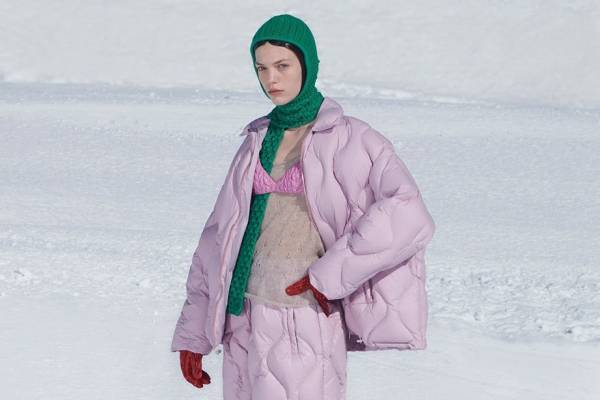 ミュウミュウ 2021-22年秋冬コレクション - 雪山への勇敢な旅、銀世界のファンタジー