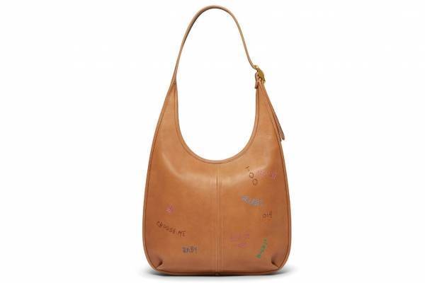 コーチ新作バッグ＆ウェア、ナチュラル レザーの手刺繍バッグ「エルゴ」やてんとう虫柄ニットなど