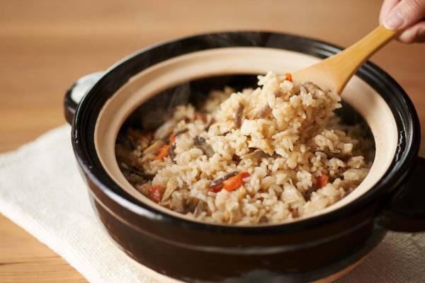 かやくごはん専門店「香りや」大阪・阪急うめだ本店にオープン、“具材たっぷり”おにぎりや弁当も