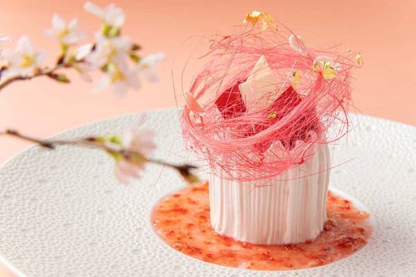“桜の花びら舞う”春スイーツ、ザ・プリンスギャラリー 東京紀尾井町で