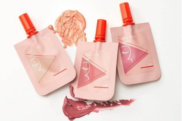 ニコアンドの「ティニーティニー」パウチ入りミニコスメに新作、春色シャドウやミニネイル