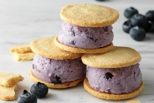 チーズスイーツ専門店「ナウオンチーズ」チーズ×ブルーベリーの“濃厚クリーム”チーズサンド＆パフェ