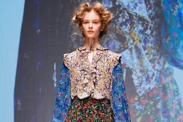 アデリー 2021-22年秋冬コレクション - 花咲き誇るドレスに“ヒトメボレ”