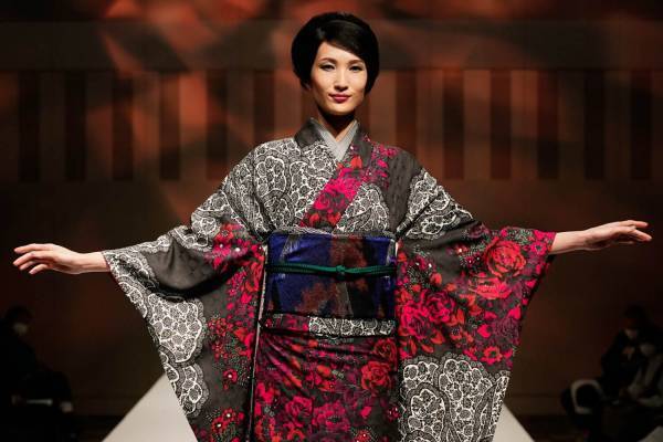 ジョウタロウ サイトウ 2021-22年秋冬コレクション - 宇宙の如く広いキモノの世界