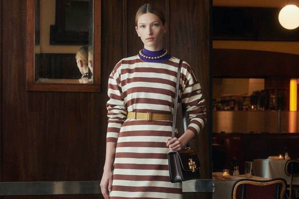 トリー バーチ 2021-22年秋冬コレクション - クラシカルな花が咲く、マニッシュスタイル