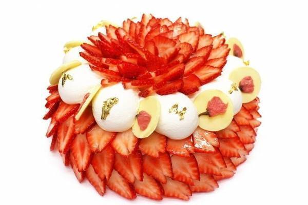 カフェコムサ限定「いちごと桜のショートケーキ」“満開の桜”のように並ぶ苺×桜あんクリーム