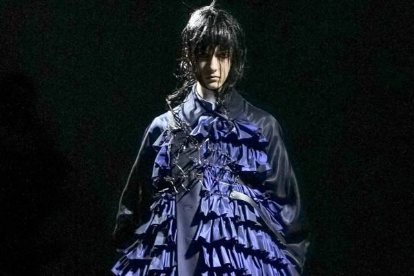 ノワール ケイ ニノミヤ 2021-22年秋冬コレクション - 漆黒に放つ、静かな美しさ