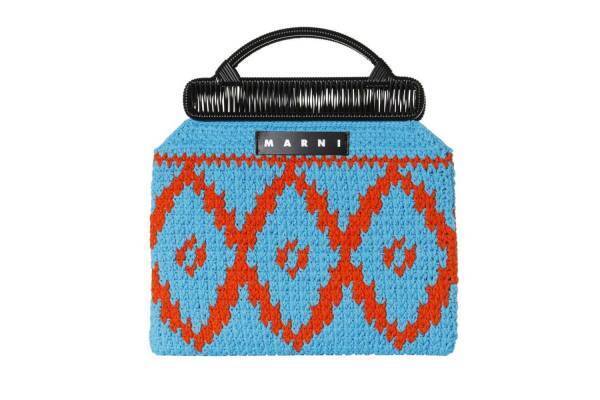 マルニ マーケットの人気バッグに“爽やかブルー”の新色、銀座三越で初開催