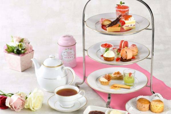 “バラ”がテーマのアフタヌーンティー、横浜・ホテルニューグランドで - 優雅にバラが香るマカロンなど