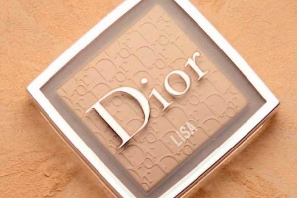 ディオール新質感“ノンパウダー”のような「フェイス＆ ボディ パウダー」粉感ゼロで明るいマット肌に