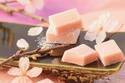 ロイズの春限定“苺”＆“桜”生チョコレート、全国百貨店では人気ポテチチョコも販売