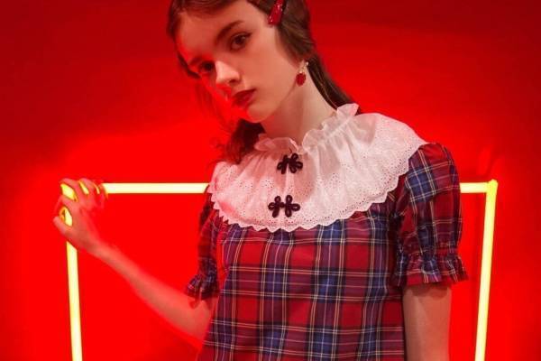 ミルク“レース襟×チャイナボタン”の新作ドレス、牡丹＆蘭イメージのフリルブラウスやワンピも