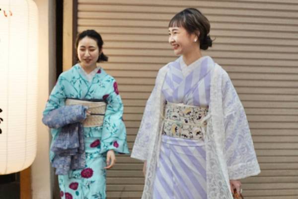 大塚呉服店“牡丹”モチーフの洗えるフラワー模様夏浴衣、ヴィンテージ風レース羽織も