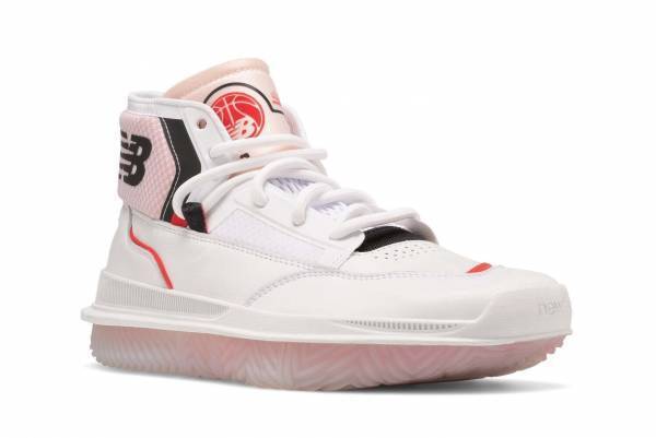 ニューバランス「BB9000」新作スニーカー、レトロデザイン＆機能性のバスケットボールシューズ