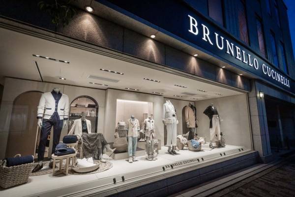 ブルネロ クチネリが表参道に日本最大旗艦店、スーツのオーダーメイドブースやアートスペースも