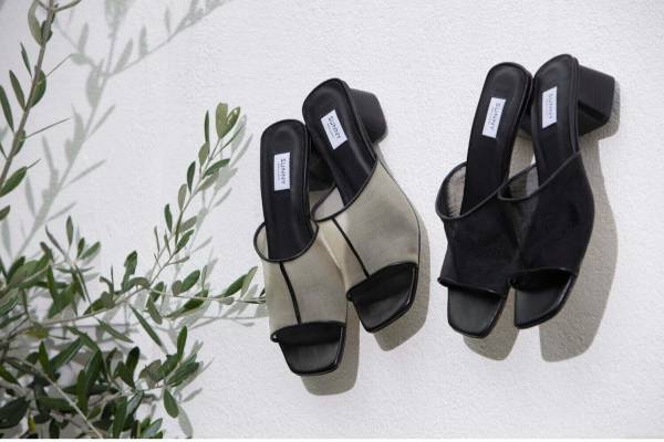 ペリーコ サニー21年春夏“チュール”ミュールやアンクレットチェーン輝くフラットサンダル