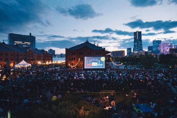 横浜の海辺で映画鑑賞「シーサイドシネマ 2021」横浜赤レンガ倉庫、横浜ハンマーヘッドなど5会場で
