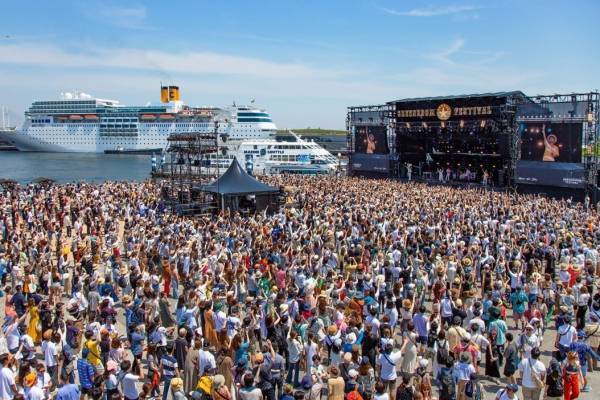 「グリーンルームフェスティバル'21」横浜赤レンガ地区で、Charaやアジカンら出演