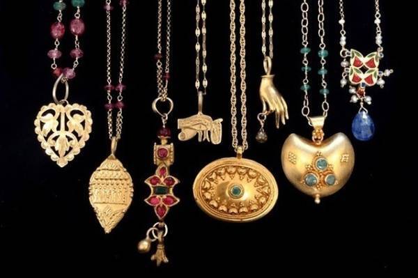 自分だけのジュエリーが作れるオーダー会がバーニーズ ニューヨーク各店で、天然石を選ぶリングやピアス