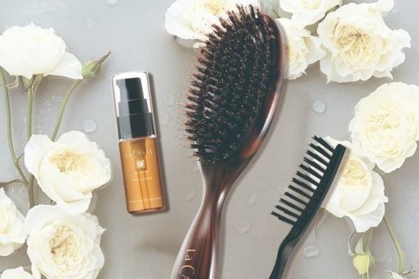 ラ・カスタ“頭皮マッサージ”できる「ヘッドスパブラシ」セット、ベストセラー髪の美容液も