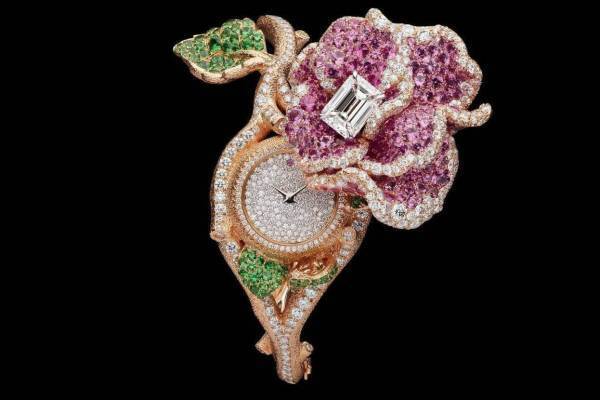 ディオール“バラの花”に捧げるハイジュエリー、ダイヤモンドのバラを配したネックレスなど