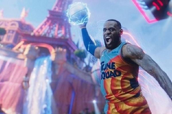 映画『スペース・プレイヤーズ』レブロン・ジェームズ主演、ワーナー人気キャラとe スポーツバトル