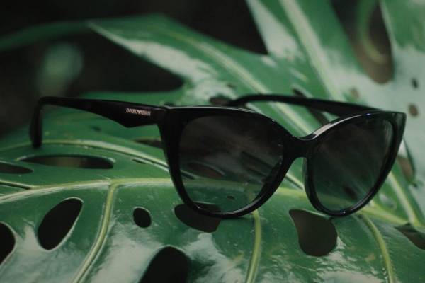 エンポリオ アルマーニ21年春夏、グラデーションレンズの“透け感”サングラス