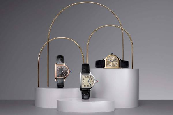 カルティエの“鐘型”ウォッチ「クロシュ ドゥ カルティエ」卓上で“クロック”にもなる腕時計