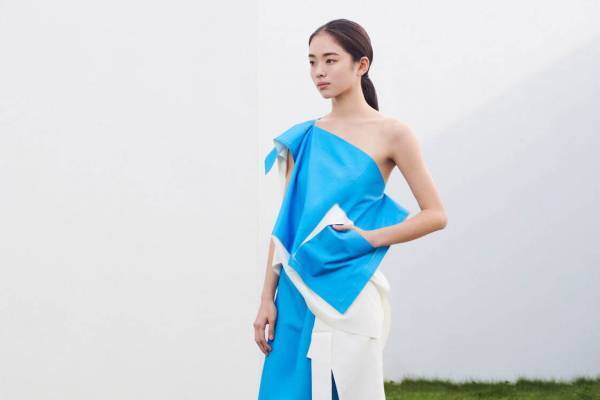 132 5. イッセイ ミヤケ“フラットになる”ウェア新作、転写プリントを施したトップスなど