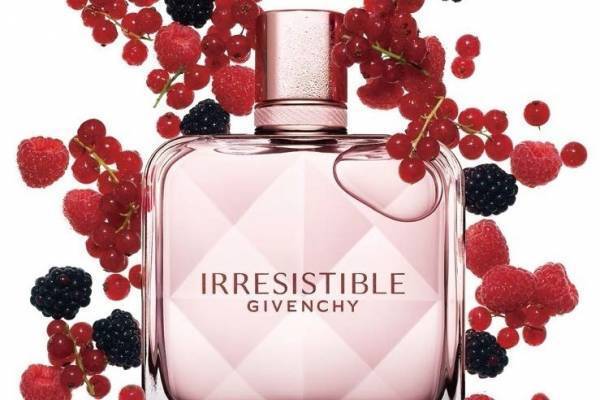 ジバンシイ新作「イレジスティブル オーデトワレ」“全ての人を虜に”するローズ×ムスクの香り