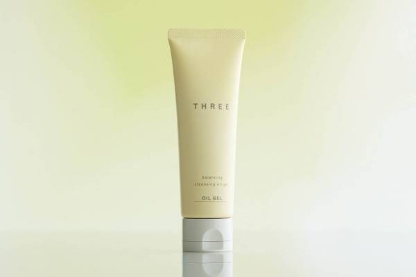 THREE21年夏の新作クレンジング、天然クレイ＆スクラブ入りオイルジェルでつるんと素肌に