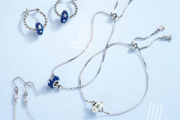 ランバン オン ブルー“シャンパンの泡”イメージのロングピアス＆“浮き輪”風サークルモチーフピアス