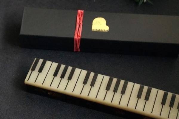 「湯布院 ジャズとようかん」ピアノ柄羊羹ハーフサイズを渋谷限定で、鹿児島にも初出店