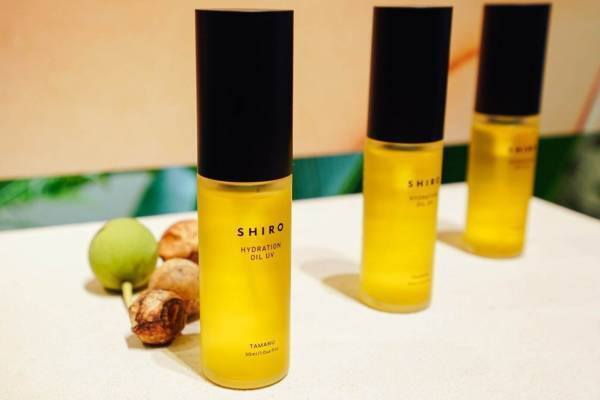 SHIRO初の日焼け止め美容液「タマヌオイル UV」植物だけでSPF12 PA+、使うたびツヤ肌へ