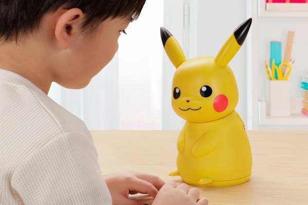 ピカチュウ型ロボット「おはなししよ！ノリノリピカチュウ」会話やダンス、歌を披露&10万ボルトも