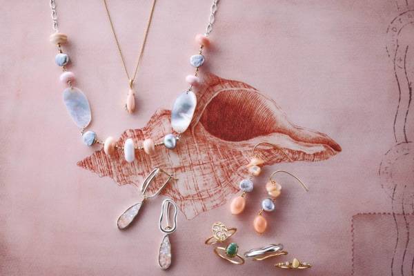 アガット“カリブ海の希少な巻き貝”「コンクシェル」のカラフルネックレス＆煌くバングル