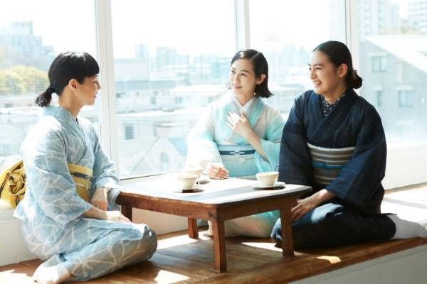 きものやまと 21年春夏きもの＆ゆかた - 淡いグラデーションの麻着物や絞りの浴衣、ガラスの帯留も