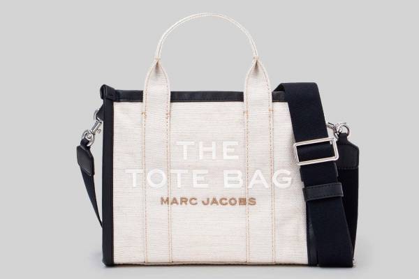 マークジェイコブス新作ミニトートバッグ、軽やかコットンリネンミックス＆収納力も抜群