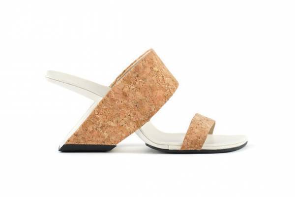 ユナイテッド ヌード“コルク素材”用いた新作サンダル、構築的なヒールの「メビウス・ハイ」など