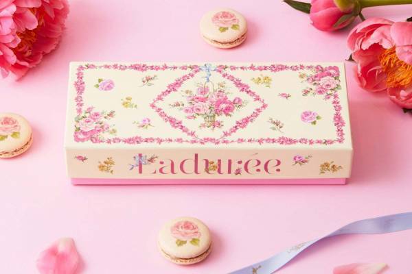ラデュレの母の日、“芍薬の花”を描いた限定マカロン＆華やかなマカロンボックス