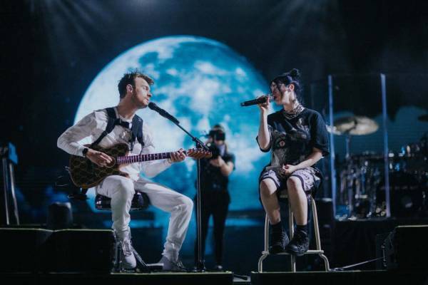 ビリー・アイリッシュ初のドキュメンタリー映画、普通の少女が音楽界を席巻するスターになるまで