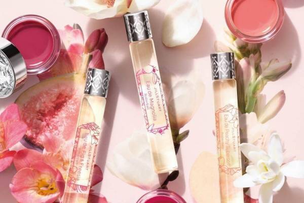 ジルスチュアート21年夏“楽園”テーマのオードトワレ、いちじく＆フリージアの甘く爽やかな香りなど