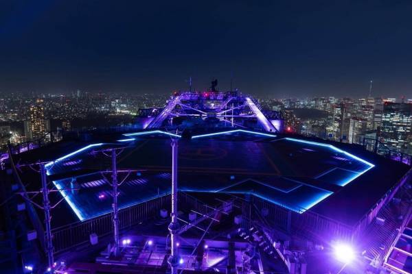 “都内で最も高い屋外展望台”六本木ヒルズ「スカイデッキ」ライトアップ、大都会の夜景×幻想的な光