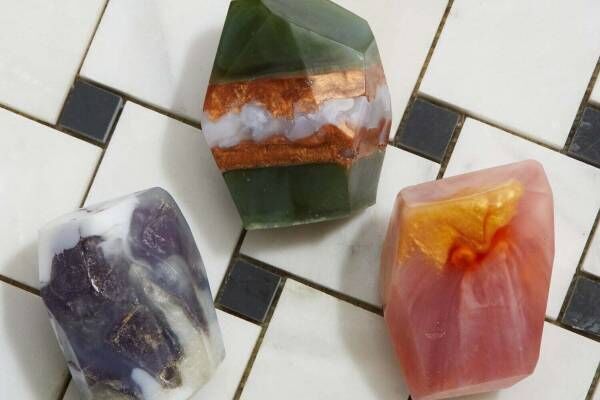 9.kyuu新美容石鹸「ストーンドロップ」宇宙からこぼれ落ちた“石の雫”イメージ、甘い果実の香り