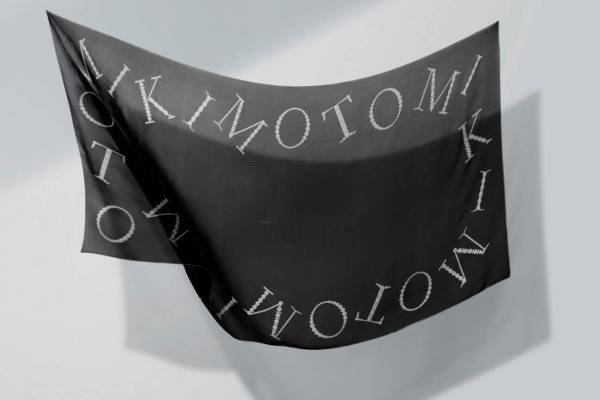 ミキモト“パール”モチーフの大判ストール、ロングネックレスのように纏える透け感シルクシフォン