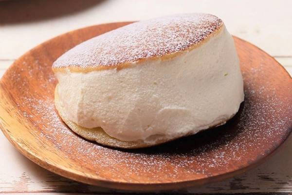 どら焼き×マリトッツォ「どらトッツォ」たっぷりの粒餡＆クリームをサンド、老舗和洋菓子店のむか新から