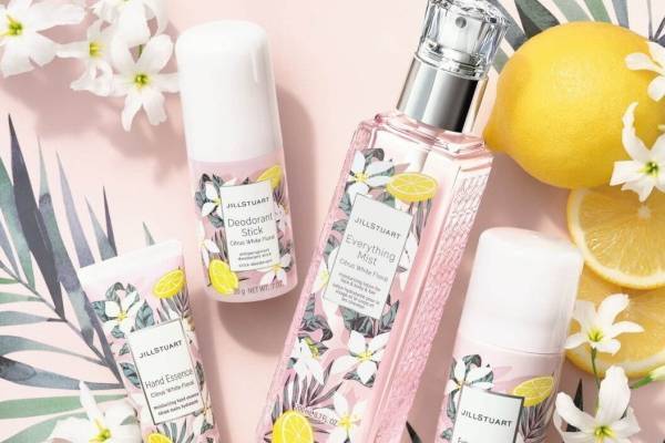 ジルスチュアート21年夏「シトラス ホワイトフローラル」全身ミスト＆UVスプレー、甘く爽やかな香り
