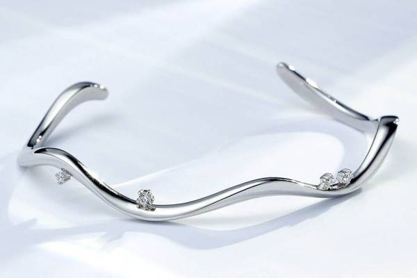 Canal 4℃、 心地よい夏の情景をイメージした新作ジュエリー - 輝く波や夏の陽の光を表現